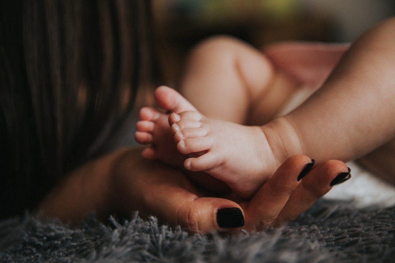 mom, baby, feet, hands, legs, child, happy mothers day, daughter, son, relationship, parent, parenting, kid, infant, care, nurture, nature, skin, hold, touch, mum, love